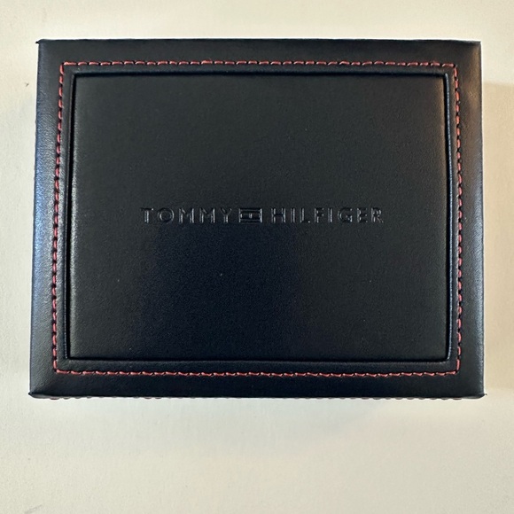 Tommy Hilfiger Brown Key & Card Holder - Picture 3 of 4